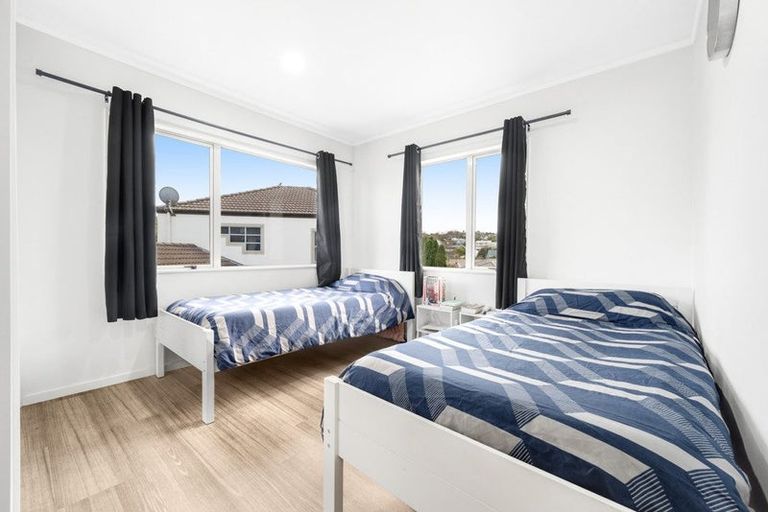 Photo of property in 1/12 Marbeth Court, Botany Downs, Auckland, 2010