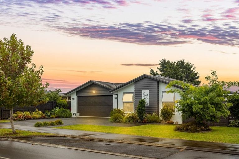 Photo of property in 13 Robert Might Road, Kumeu, 0810