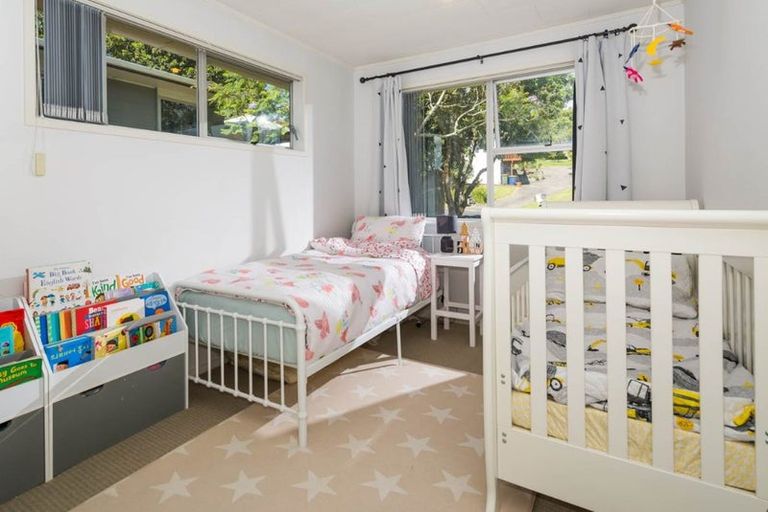 Photo of property in 47 Cockayne Crescent, Sunnynook, Auckland, 0620