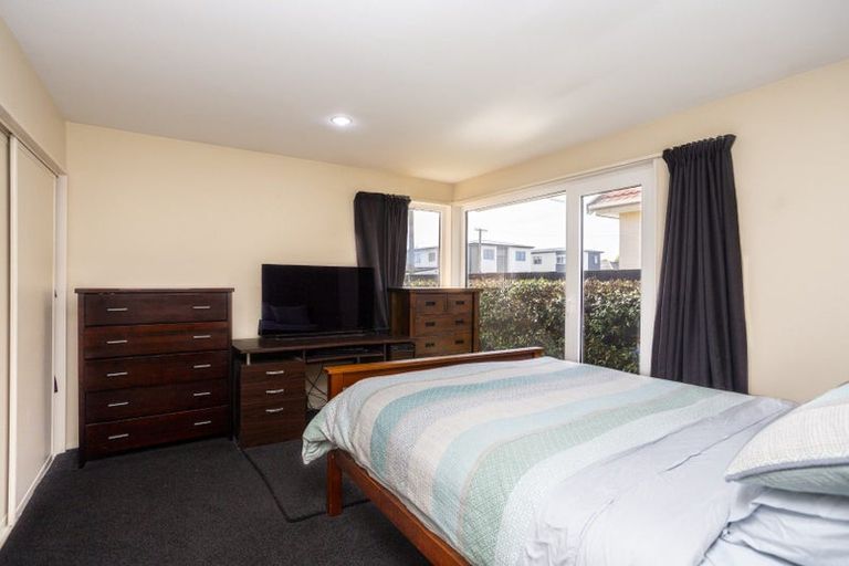Photo of property in 1 Rosefield Lane, Northcote, Christchurch, 8052