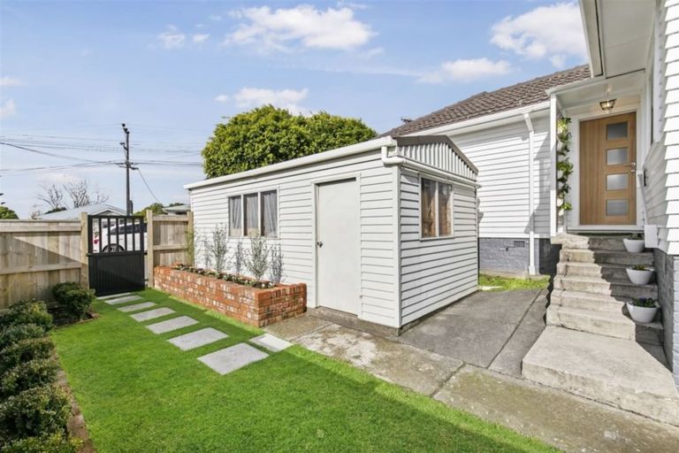 Photo of property in 1/18 Verbena Road, Birkdale, Auckland, 0626