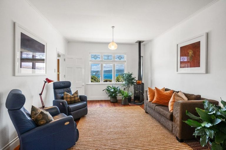 Photo of property in 170 Breaker Bay Road, Breaker Bay, Wellington, 6022