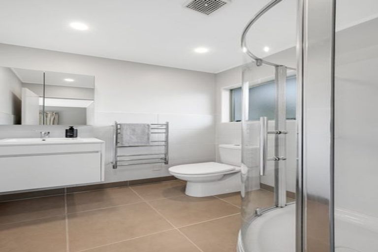 Photo of property in 18 Matterhorn Crescent, Northpark, Auckland, 2013