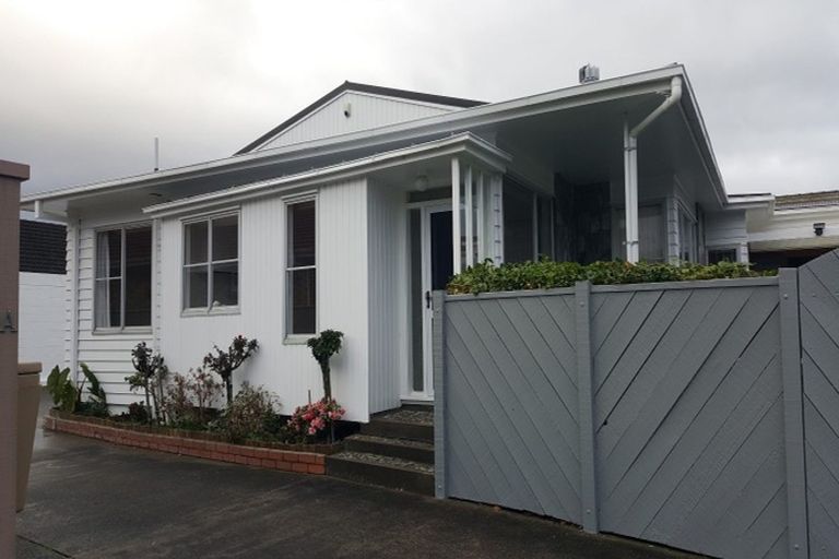 Photo of property in 76 Wai-iti Crescent, Woburn, Lower Hutt, 5010