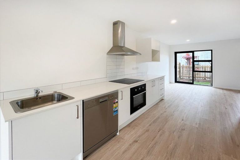 Photo of property in 58 Rauemi Way, Te Atatu South, Auckland, 0610