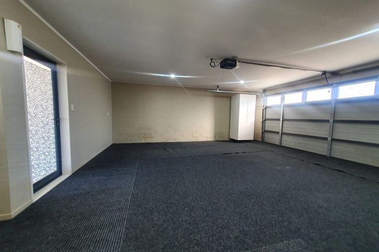 Photo of property in 15 Titch Place, Glen Eden, Auckland, 0602