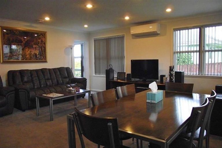 Photo of property in 10 Mcclintock Road, Massey, Auckland, 0614