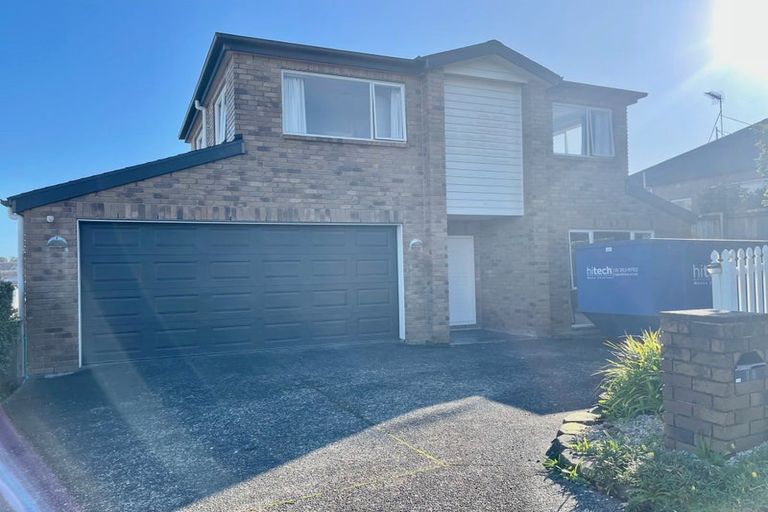 Photo of property in 18 Mulroy Place, Pinehill, Auckland, 0632