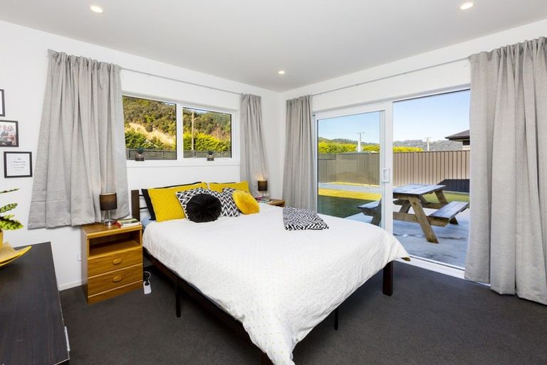 Photo of property in 21 Salisbury Crescent, Wallaceville, Upper Hutt, 5018