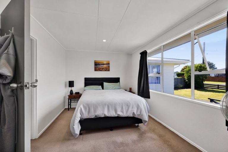 Photo of property in 17 Suther Street, Waverley, 4510