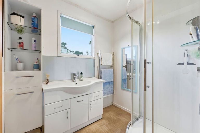 Photo of property in 74 Reynella Drive, Massey, Auckland, 0614