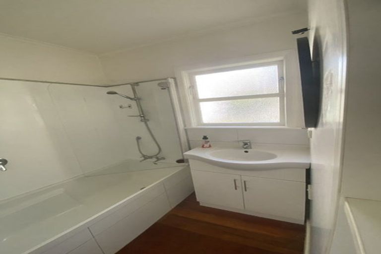 Photo of property in 11 Huia Street, Tawa, Wellington, 5028