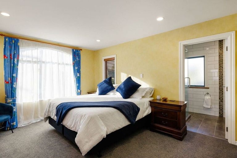 Photo of property in 16 Cranwell Place, Hillcrest, Hamilton, 3216