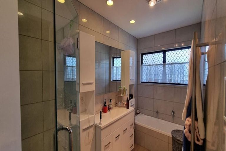 Photo of property in 6 Headcorn Place, Botany Downs, Auckland, 2010