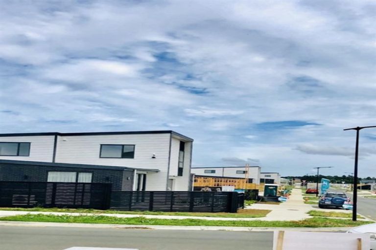 Photo of property in 11 Hoiho Road, Pukekohe, 2120