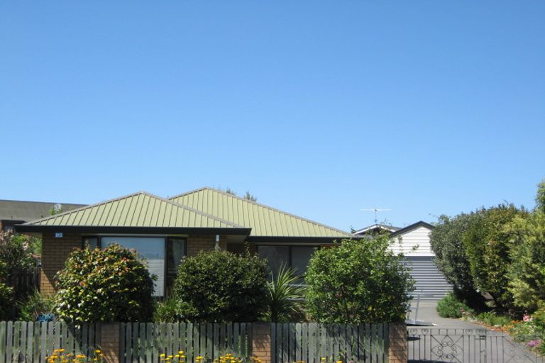 Photo of property in 20 Lowry Avenue, Redwood, Christchurch, 8051