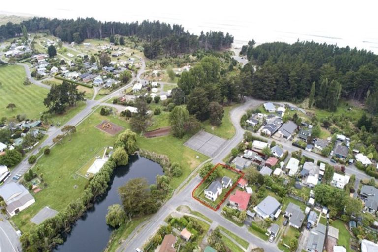Photo of property in 7 Bridge Street, Waikuku Beach, 7473