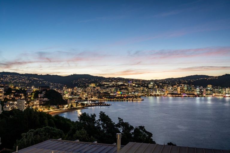 Photo of property in 26 The Crescent, Roseneath, Wellington, 6011