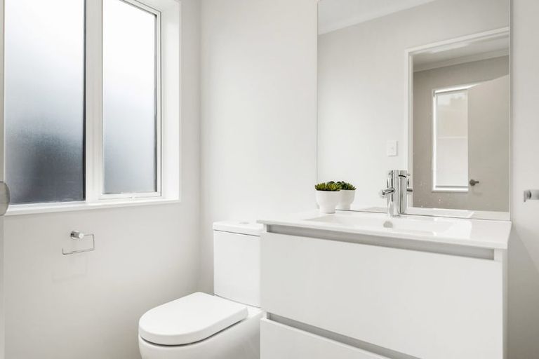 Photo of property in 30 Wyoming Avenue, Murrays Bay, Auckland, 0630