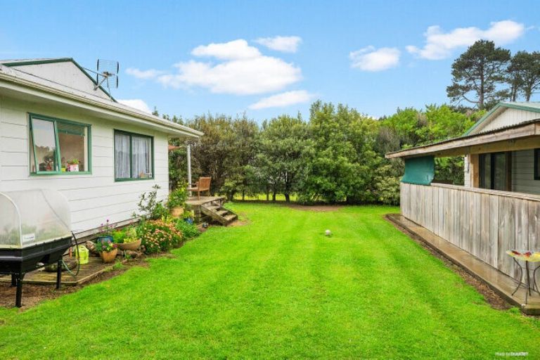 Photo of property in 10 Mackinnon Road, Manukau Heads, Waiuku, 2684