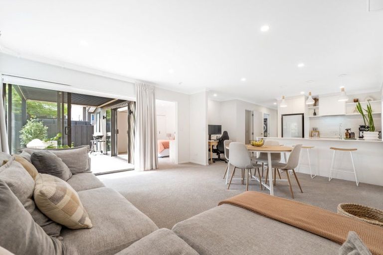 Photo of property in 16b Cairngorm Place, Highland Park, Auckland, 2010