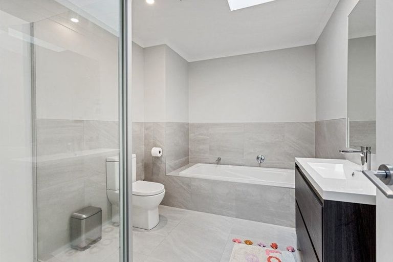 Photo of property in 6/4 Matimati Place, Hobsonville, Auckland, 0616