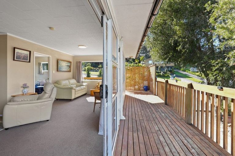Photo of property in 1/5 Zita Avenue, Matakatia, Whangaparaoa, 0930