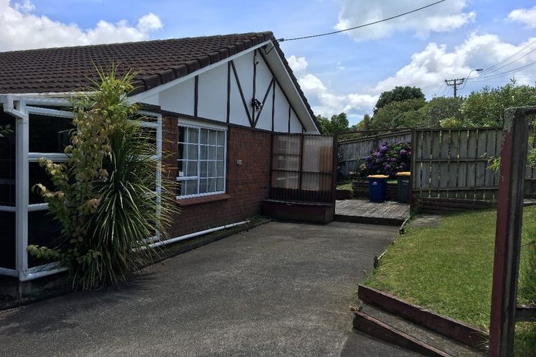 Photo of property in 1/18 Sunnynook Road, Sunnynook, Auckland, 0620