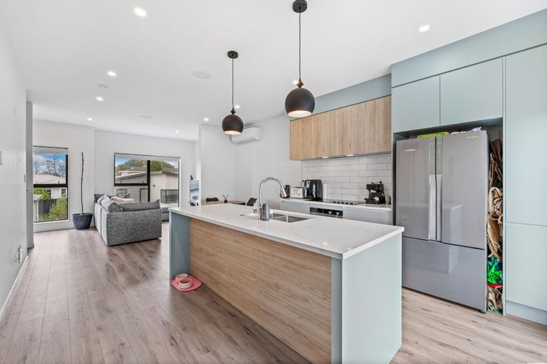 Photo of property in 6/107 Hobsonville Road, West Harbour, Auckland, 0618