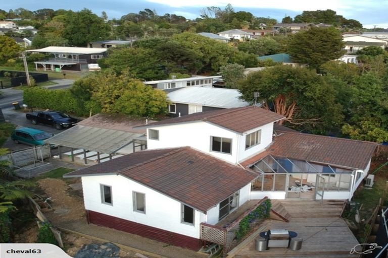 Photo of property in 20 De Val Drive, Titirangi, Auckland, 0604