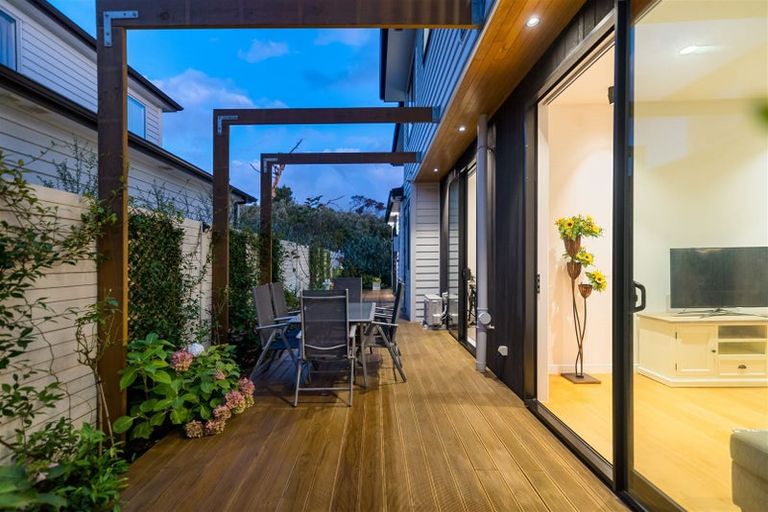 Photo of property in 6 Kina Place, Long Bay, Auckland, 0630