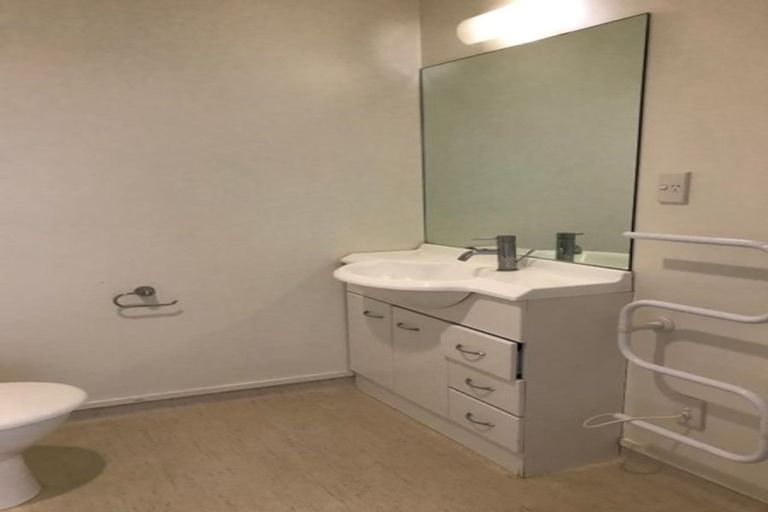 Photo of property in Terrace Heights Apartments, 2/163p The Terrace, Wellington Central, Wellington, 6011