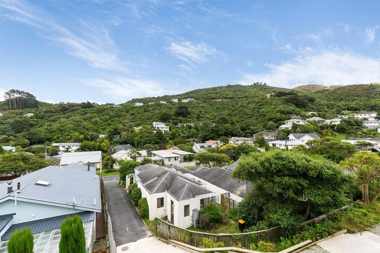 Photo of property in 102a Parkvale Road, Karori, Wellington, 6012