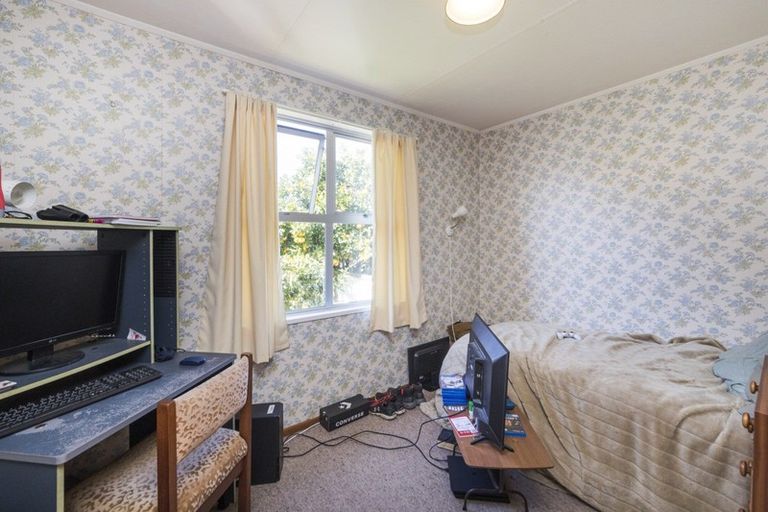 Photo of property in 33 Tararua Terrace, Cloverlea, Palmerston North, 4412