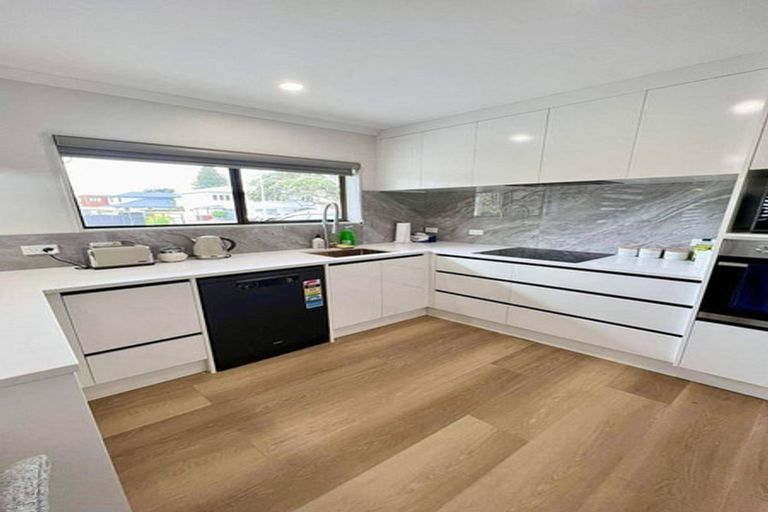 Photo of property in 4b Puriri Avenue, Orewa, 0931