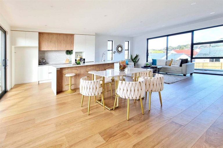 Photo of property in 952c East Coast Road, Northcross, Auckland, 0632