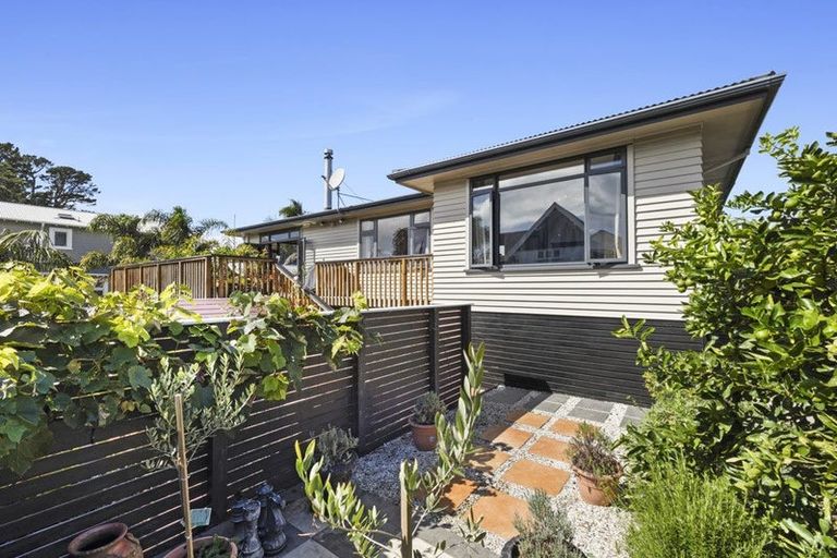 Photo of property in 10 Bulteel Street, New Plymouth, 4310