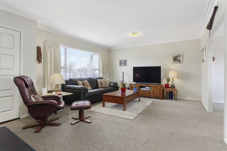 Photo of property in 2/1 West Hoe Road, Orewa, 0931