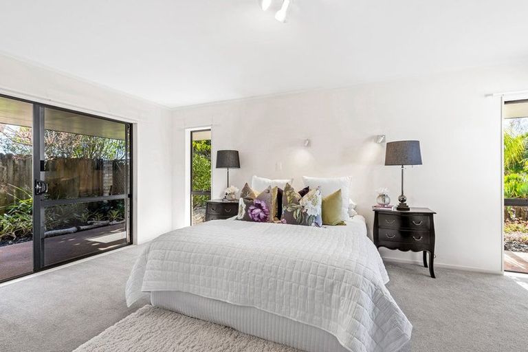 Photo of property in 22 Settlers Grove, Orewa, 0931