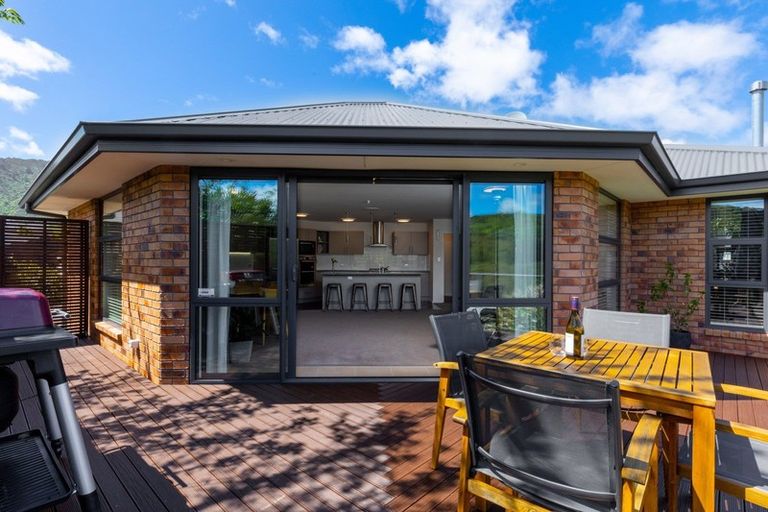 Photo of property in 27 Glentui Place, Waikawa, Picton, 7220