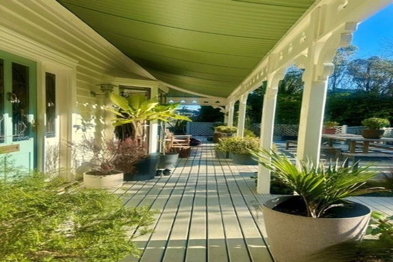 Photo of property in 15 Whiorau Grove, Lowry Bay, Lower Hutt, 5013