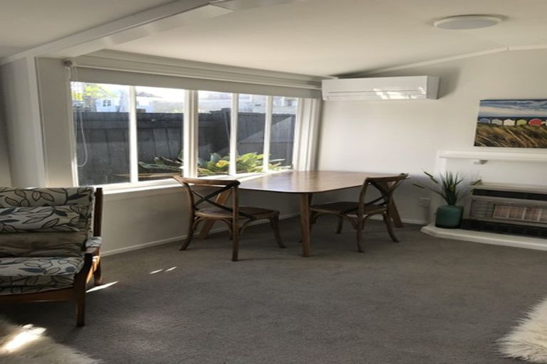 Photo of property in 15 Old Lake Road, Narrow Neck, Auckland, 0624