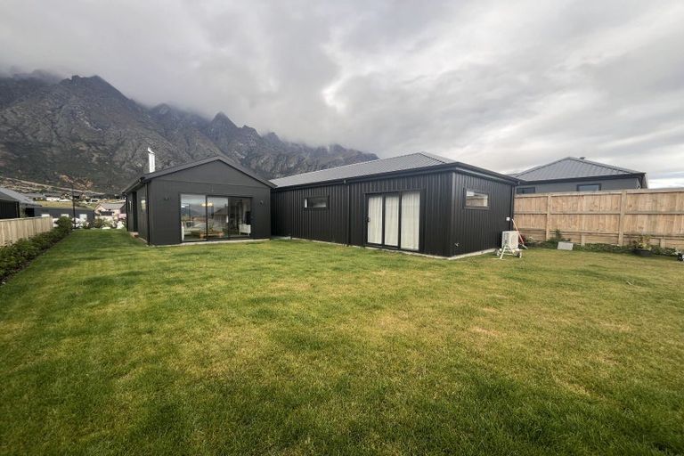 Photo of property in 38 Spur Ridge Rise, Jacks Point, 9371