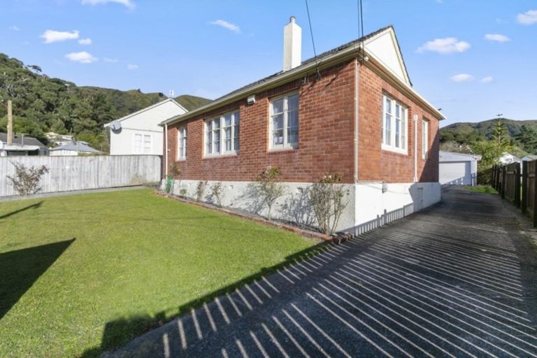 Photo of property in 16 Cleland Crescent, Naenae, Lower Hutt, 5011