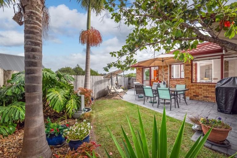 Photo of property in 21 Nimstedt Avenue, Oteha, Auckland, 0632