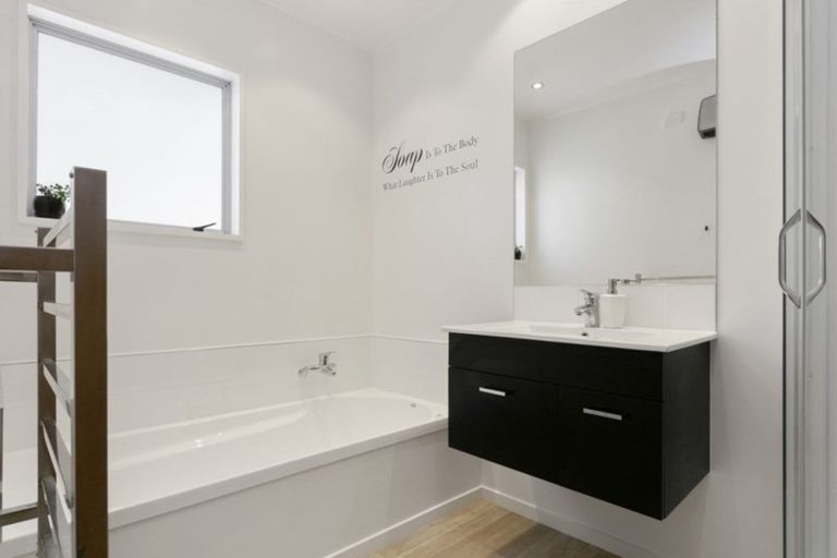 Photo of property in 16 Sheridan Crescent, Leamington, Cambridge, 3432