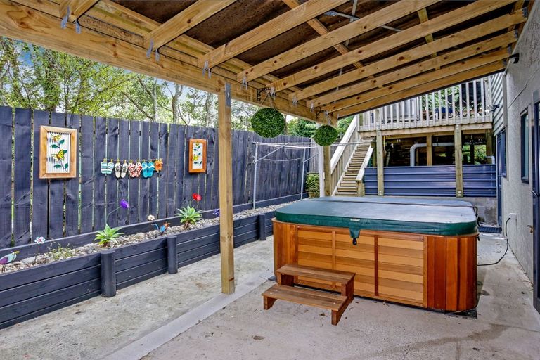 Photo of property in 97 Woodlands Park Road, Titirangi, Auckland, 0604