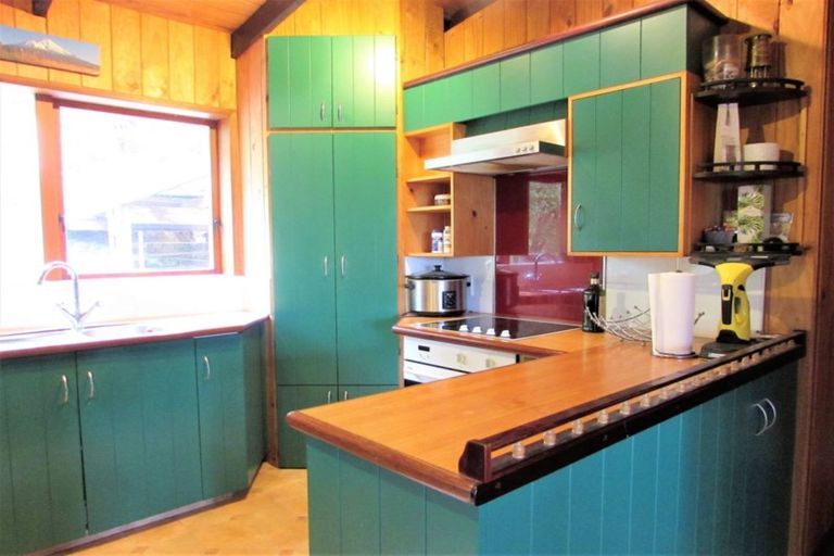 Photo of property in 130 Wyndham Road, Pinehaven, Upper Hutt, 5019