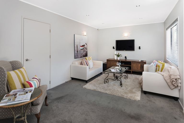 Photo of property in 12 Mark Edward Drive, Half Moon Bay, Auckland, 2012