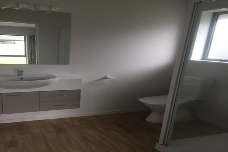 Photo of property in 17 Blowers Place, Halswell, Christchurch, 8025